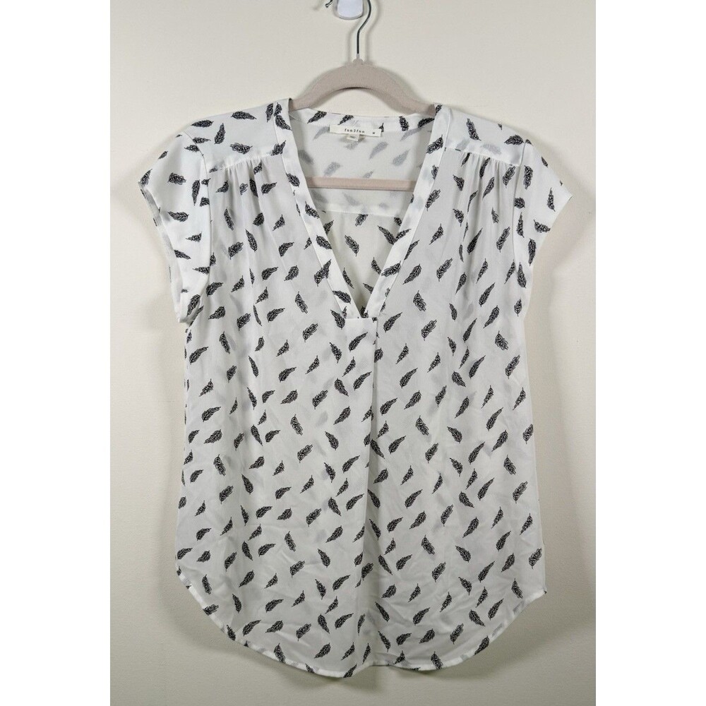 fun2fun Womens White/Black Feather Print V-Neck Button Front Blouse - M